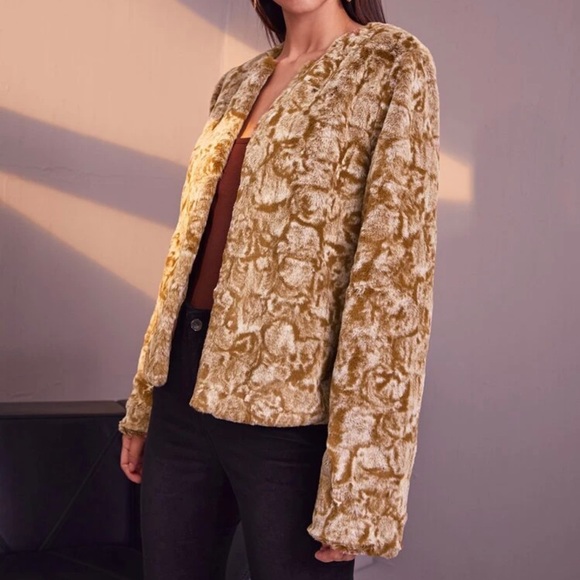 Open Front Fuzzy Coat NEVER WORN - Picture 1 of 5